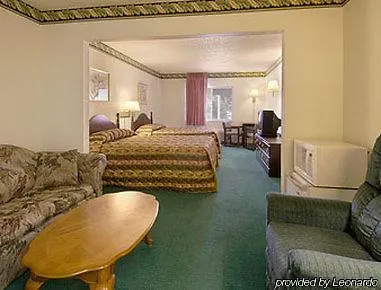 Super 8 By Wyndham Motel 2*